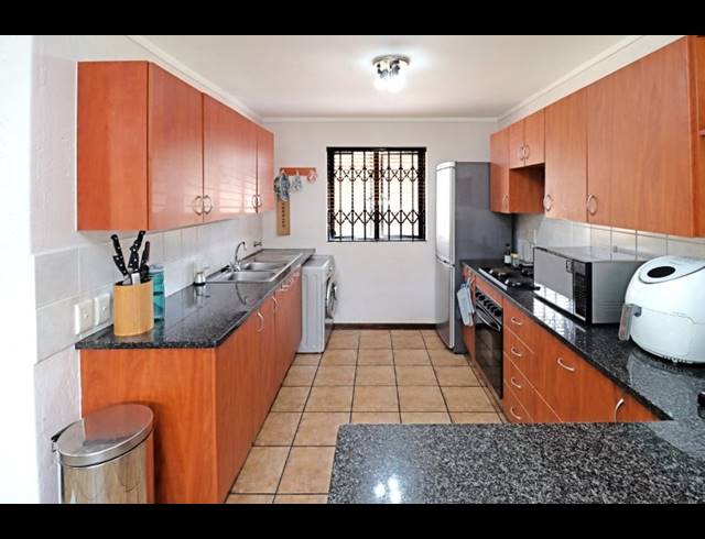 2 BEDROOM TOWNHOUSE FOR SALE IN DARRENWOOD
